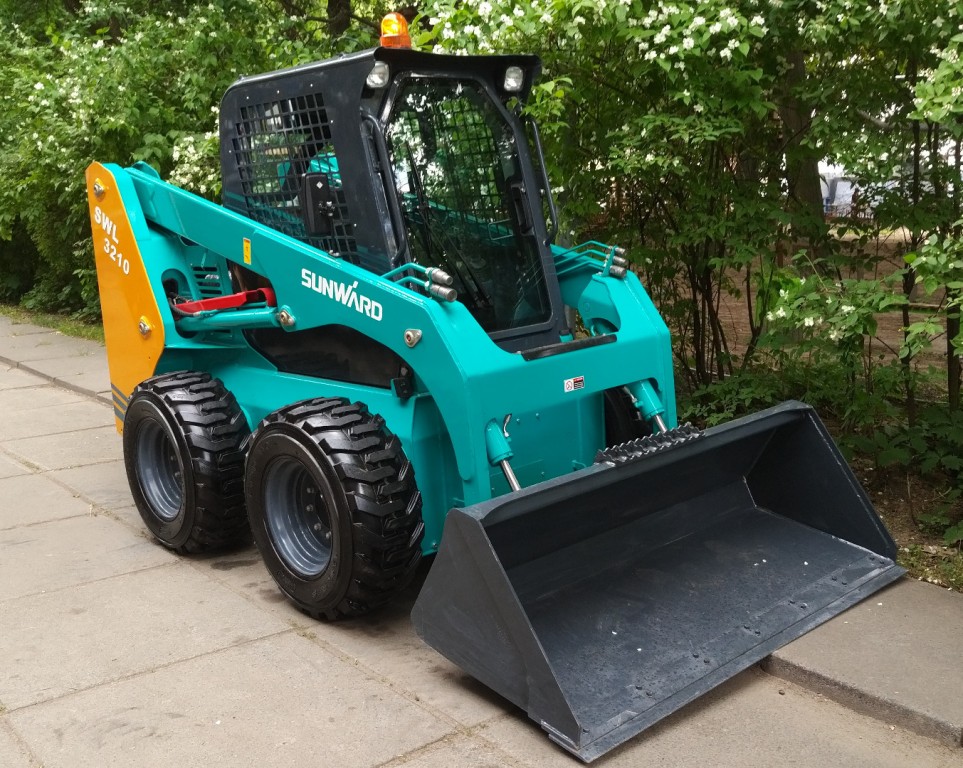 Мини погрузчик SUNWARD SWL 3210 HIGH FLOW